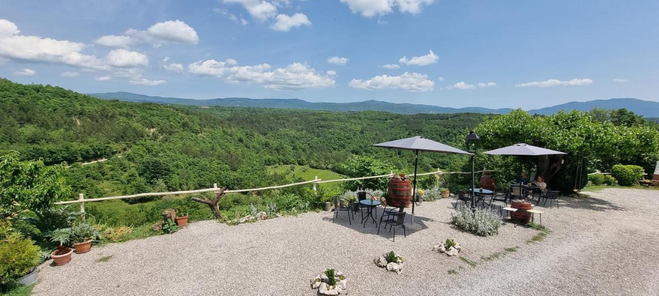Apartment In The Smallest Town In The World Hum Екстер'єр фото