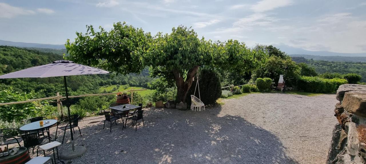Apartment In The Smallest Town In The World Hum Екстер'єр фото