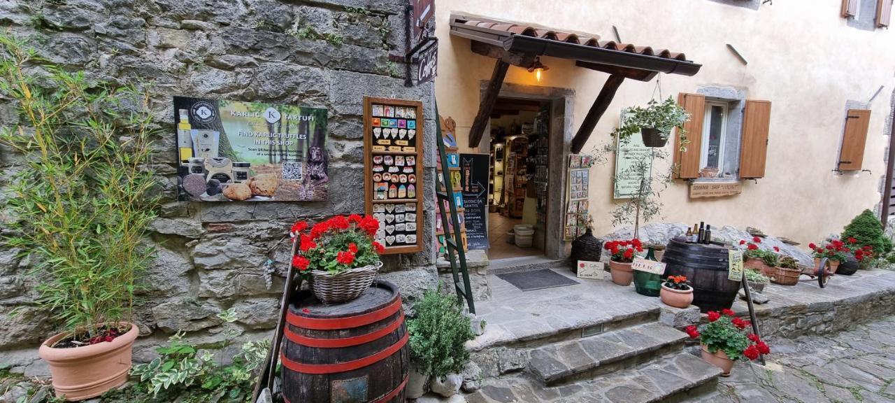 Apartment In The Smallest Town In The World Hum Екстер'єр фото